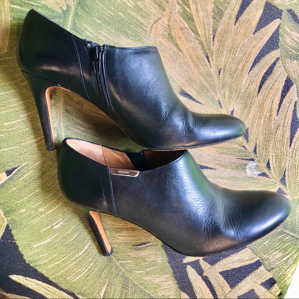 COACH Seneca 9.5 heeled booties EUC